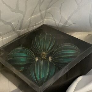 Northlights Set of  4 Green Glass Ornaments NWT.🎄
